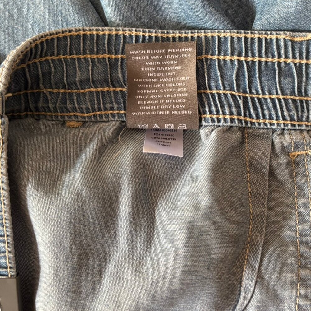 Torrid Blue Chambray High Rise Pull-On Lightweight Jeans - Size 18-20 - NWT - Picture 6 of 6